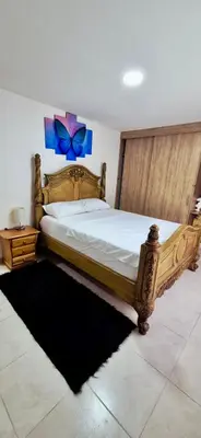 a bedroom with a large bed with a blue flower on the wall at Apartamento Oasis in Sopetran