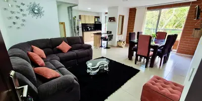 a living room with a couch and a table at Apartamento Oasis in Sopetran