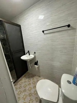 a bathroom with a toilet and a sink at Hermoso apartamento en la milagrosa in Medellín