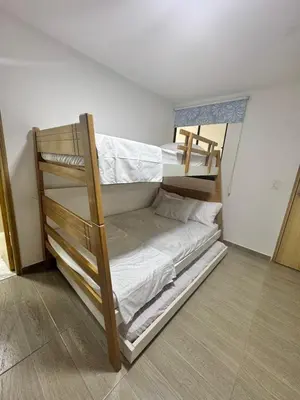 two bunk beds in a small room with white walls at Apartamento Cocorna Aventura in Cocorná