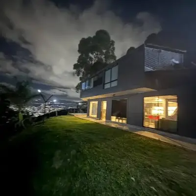 Villa with Spectacular Medellin View with Pool and Mini Basket-Futbol Field