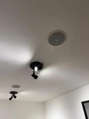 a room with two lights on a ceiling at Confortable y acogedor apartamento en Itagüi in Itagüí