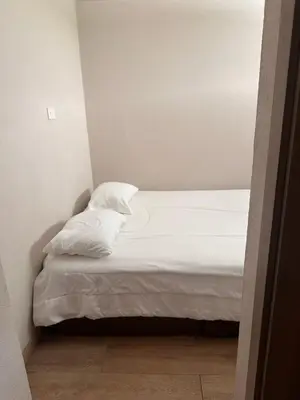 a bed with white sheets and pillows in a room at Linda Vista in Rionegro