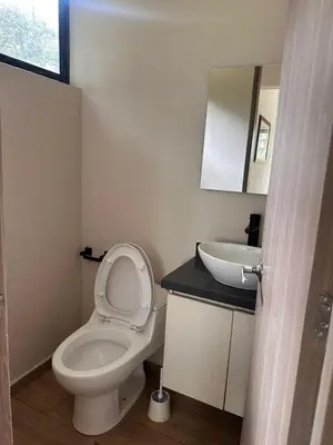 a bathroom with a white toilet and a sink at Linda Vista in Rionegro