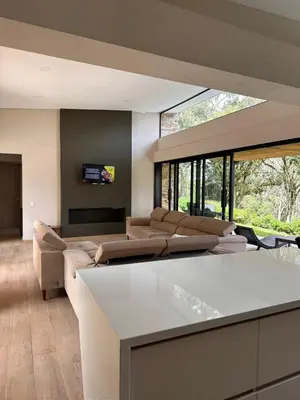 a living room with couches and a tv at Linda Vista in Rionegro