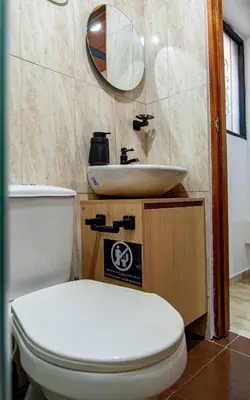 a bathroom with a toilet and a sink at Apartamento clásico Riosucio in Ruiosucio