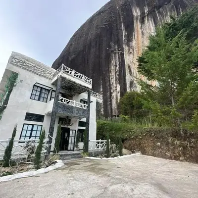 templo de piedra refugio espiritual