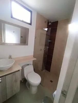 a bathroom with a toilet and a sink and a shower at Apartamento central in Sabaneta