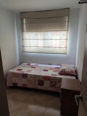 a small bedroom with a bed and a window at Hermosa habitación con múltiples áreas comunes in Bello