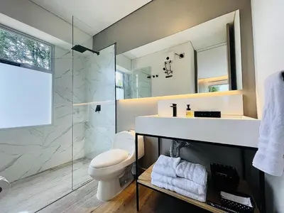 a bathroom with a sink and a toilet and a shower at Prime Stays L55 in San Antonio de Pereira