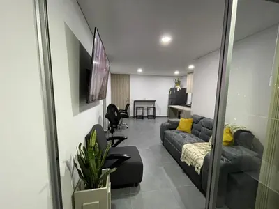 a living room with a couch and a table at Amplio y acogedor Apartamento en Sabaneta cerca al parque in Sabaneta