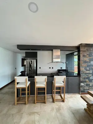 a kitchen with a table and chairs and a stove at Cabaña en Guatapé in Guatapé