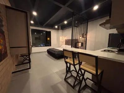 a room with a kitchen and a bedroom with a bed at Loft de lujo en Laureles in Medellín