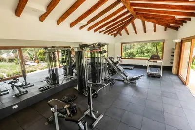 an image of a gym with exercise equipment at Mansión de lujo La Reina Llanogrande in Rionegro