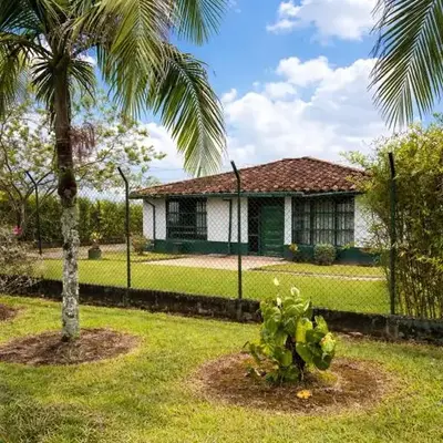 Spacious Cabin with Garden and Lake Access
