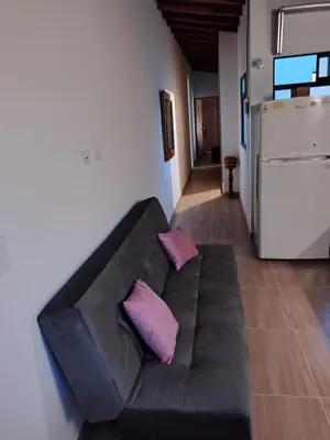 a black couch with two pink pillows in a living room at Apartamento Independiente y Completo Gran Ubicación, La 80 Belén in Medellín