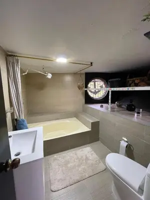 a bathroom with a tub and a sink and a toilet at Finca la cruz, frente al embalse in Chiquinquirá