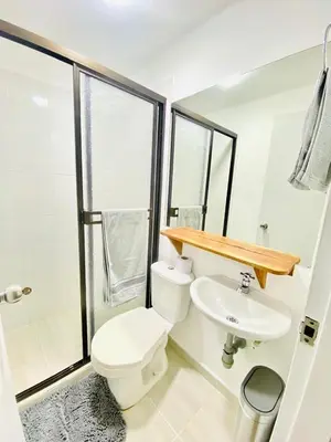 a bathroom with a toilet and a sink at Hermoso apartamento nuevo ! A un paso de la 70 zona vip in Medellín