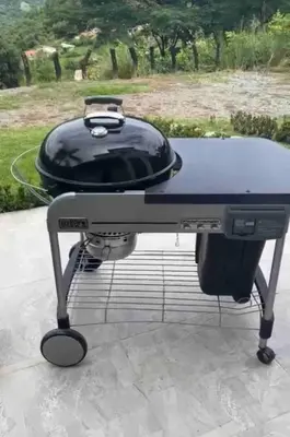 a bbq grill sitting on top of a patio at FIincaVilla Cavil a 50 min de Medellin in Sopetran