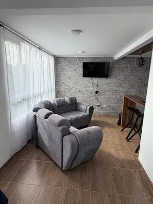 a living room with a couch and a television at Descansa, comodidad y confort in Manizales