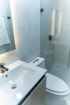 a bathroom with a sink and a toilet and a shower at Estrena Apto Moderno para Viajeros con Estilo in Medellín