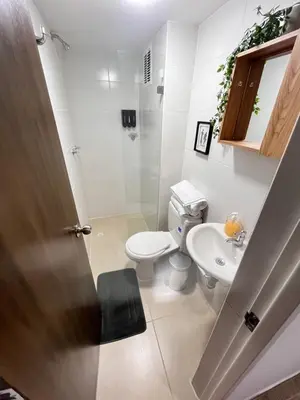 a white bathroom with a toilet and a sink at Apartamento en Manizales Montaña & Café in Estación El Salto