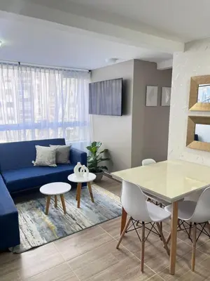 a living room with a blue couch and a table at Apartamento en Manizales Montaña & Café in Estación El Salto