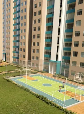 a basketball court in front of some tall buildings at Apartamento en Manizales Montaña & Café in Estación El Salto