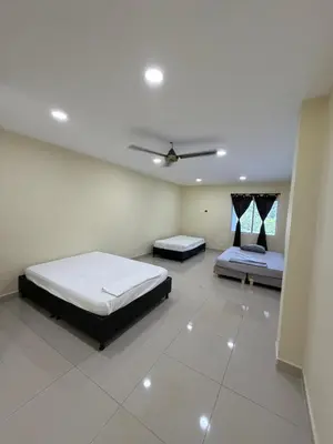 two beds in a room with a ceiling at Finca Villa Sofía in Santa Fe de Antioquia