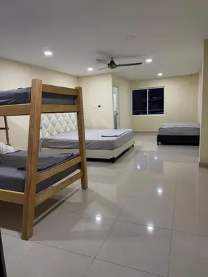a bedroom with two bunk beds and a ceiling at Finca Villa Sofía in Santa Fe de Antioquia