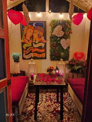 a room with a table with roses on it at Cabañas Miraluna in Santa Elena