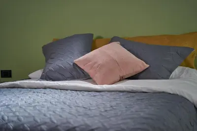 a bed with pillows on it withthritisthritisthritisthritisthritisthritisthritisthritis at Casa en Laureles Estadio amplia y cómoda in Medellín