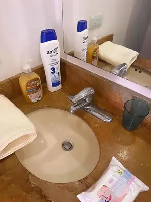 a bathroom counter with a sink and a mirror at Cómoda Habitación condominio, wifi, tv, piscina in Medellín