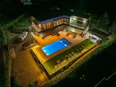 an overhead view of a house with a swimming pool at Casa Finca Moderna en Sopetran, Antioquia in Sopetran