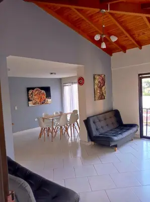 a living room with a couch and a table at Guatape linda vista in Guatapé