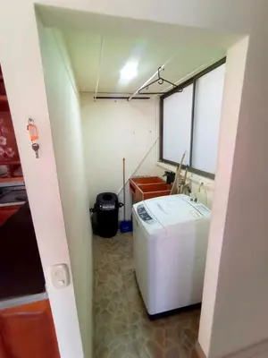 a laundry room with a washing machine in a room at Guatape linda vista in Guatapé
