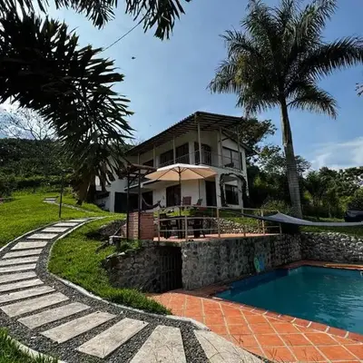 Apto nuevo y moderno con piscina y bbq
