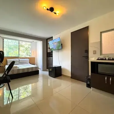 Apartaestudio en Laureles-plaza mayor-Av 33-laundry-wifi