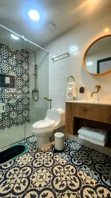 a bathroom with a toilet and a sink and a shower at Hotel Boutique Paraíso Plaza Aguadas in Aguadas