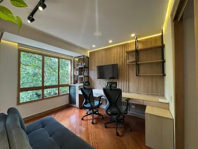 a living room with a desk and a couch at Arroyuelos in Estación El Salto