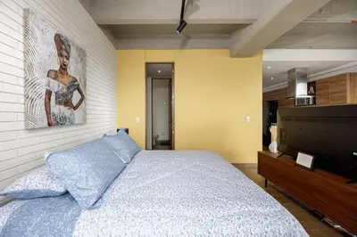 a bedroom with a large bed and a tv at DISTRITO v in Estación El Salto