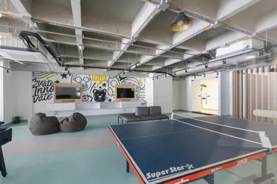 a ping pong room with a ping pong table at DISTRITO v in Estación El Salto