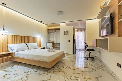 a hotel room with a bed and a desk at Apartaloft exclusivo en laureles in Medellín