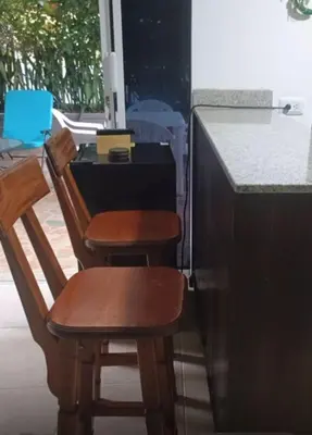 a couple of chairs sitting next to a counter at Ciudadela santafe La Margarita in Santa Fe de Antioquia