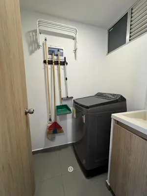 a bathroom with a black toilet and a sink at Urbanity in Estación El Salto