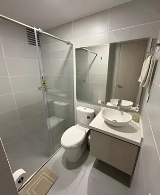 a bathroom with a toilet and a sink and a shower at Acogedor y Moderno - Estrato 6 in Manizales