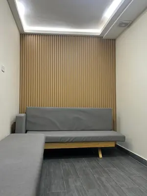 a room with a couch in a room with a wall at la pausa 3 Los molinos in Medellín
