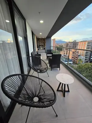 a balcony with a table and chairs on a building at Exclusivo apartamento en laureles cerca al estadio in Medellín