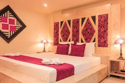 a bedroom with a large bed with red pillows at Hotel Plaza Garibaldi in Caldas