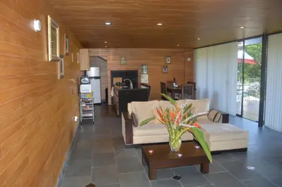 a living room with a couch and a table at Cabañas el Retorno in Guatapé